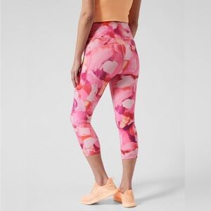 Athleta Ultimate Stash II Capris Painted Energy